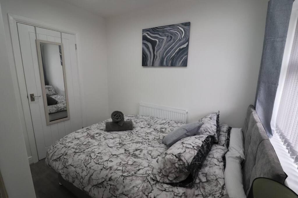 Cosy Two Bedroom First Floor Apartment Birmingham Exterior photo