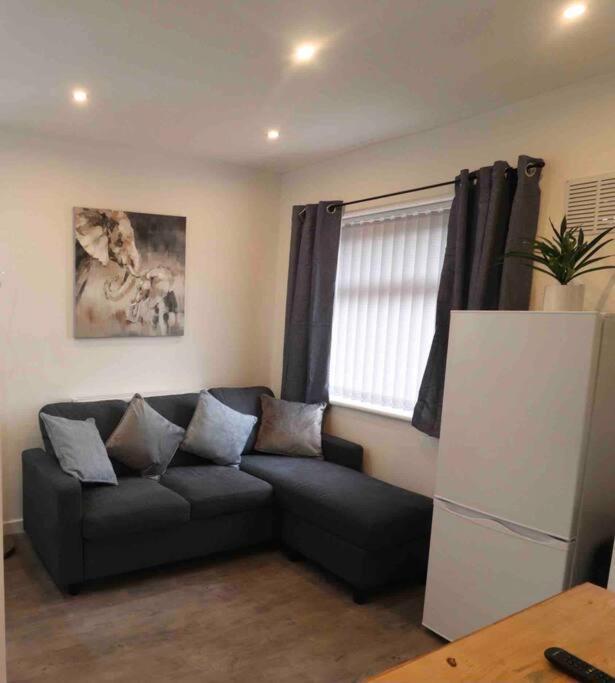 Cosy Two Bedroom First Floor Apartment Birmingham Exterior photo